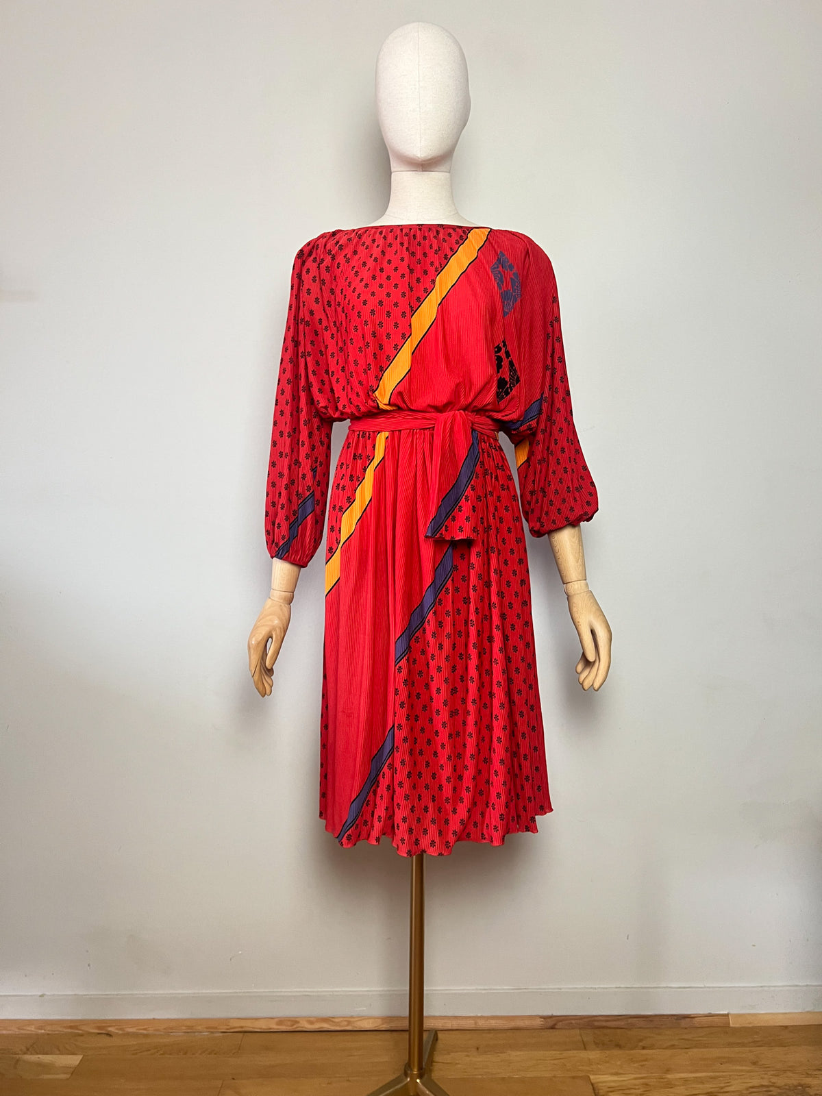 Robe mi-longue plissée vintage 70s Imprimé rétro & ceinture Virginie Paris (T36 au 40)