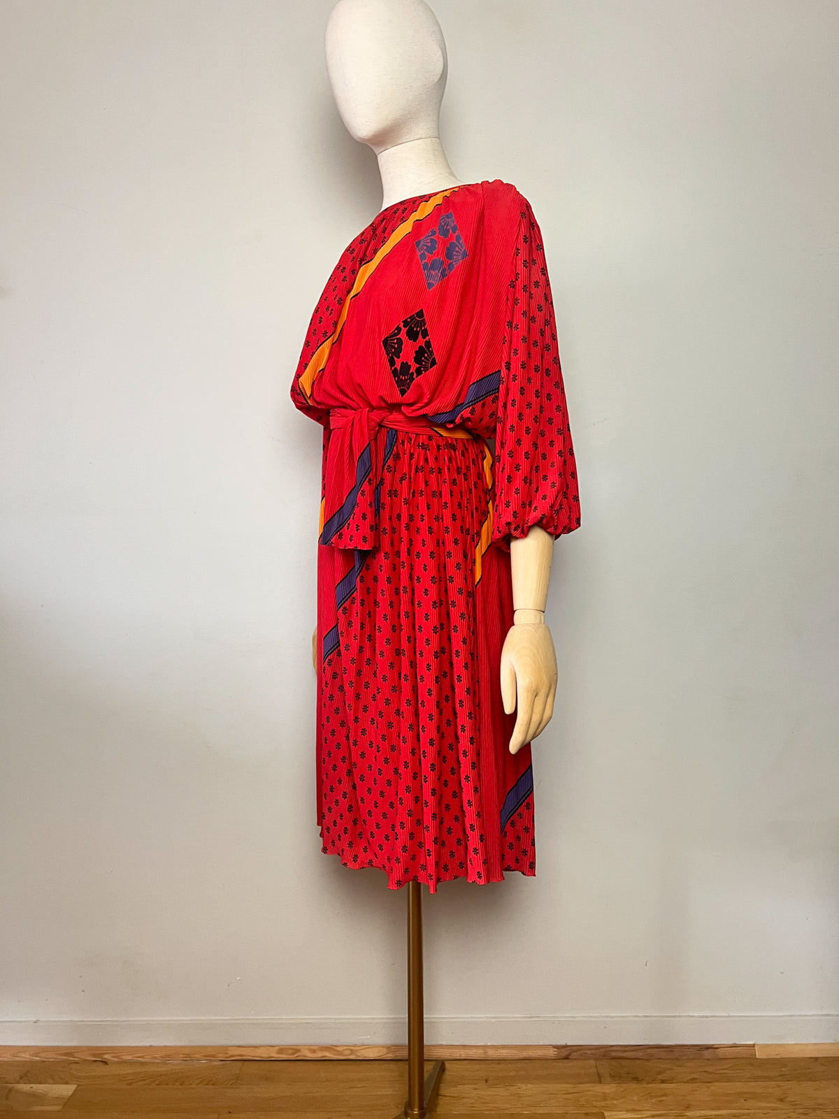 Robe mi-longue plissée vintage 70s Imprimé rétro & ceinture Virginie Paris (T36 au 40)