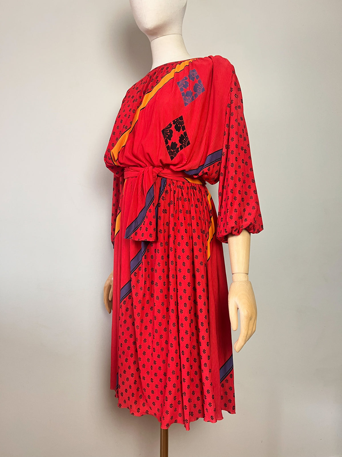 Robe mi-longue plissée vintage 70s Imprimé rétro & ceinture Virginie Paris (T36 au 40)