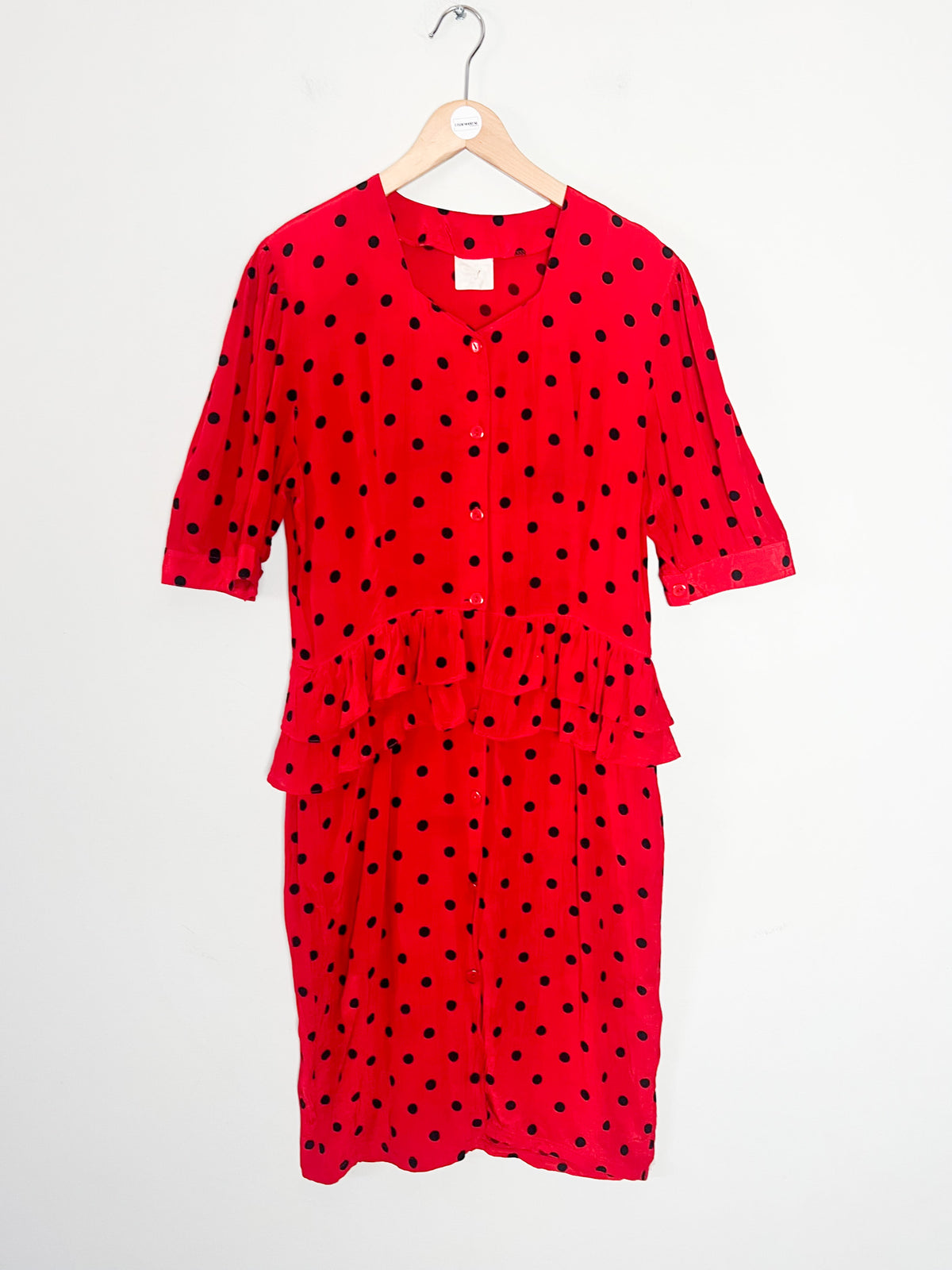 Robe véritable vintage 80s rouge à pois noirs col cœur & basque T38