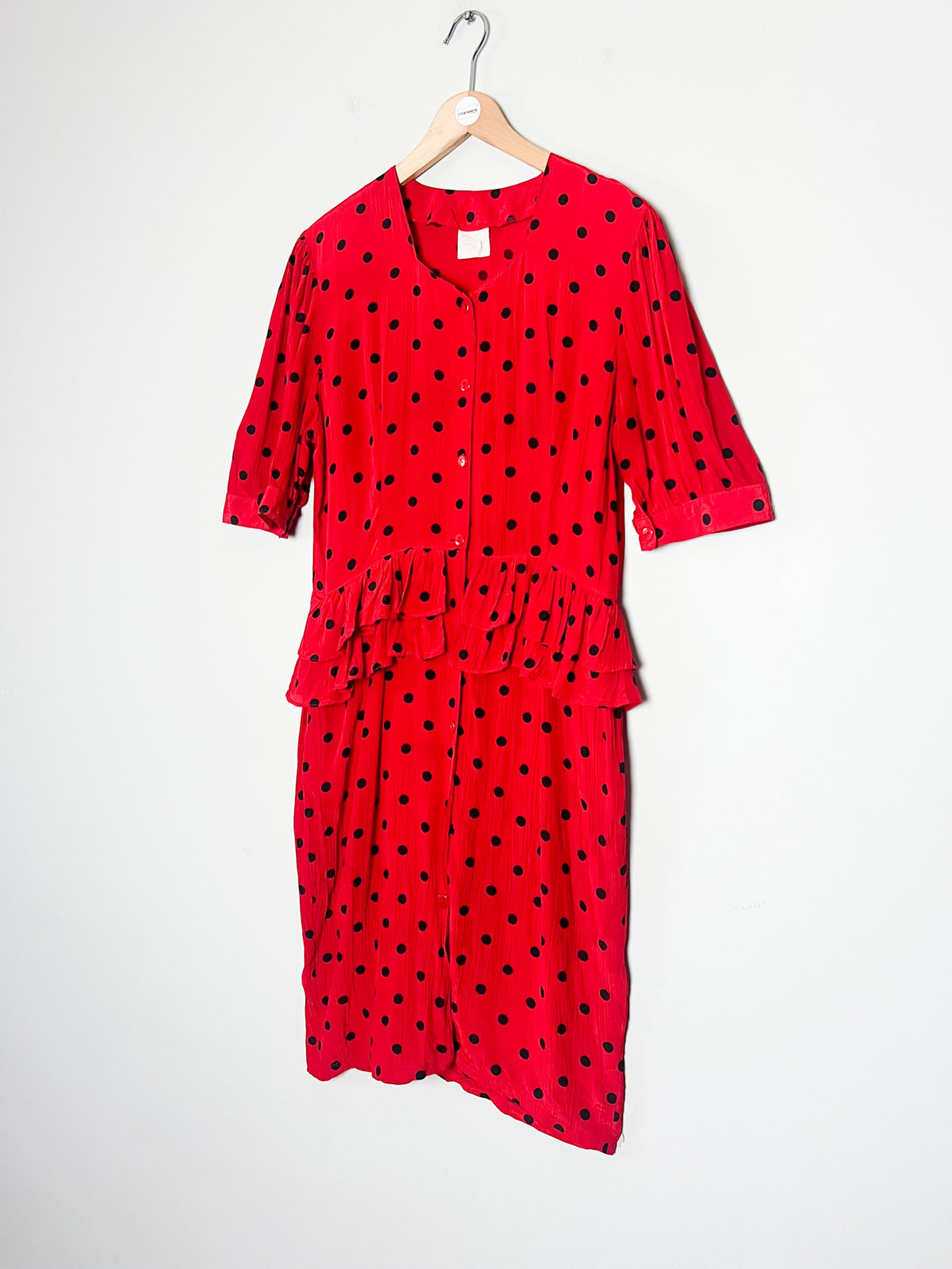 Robe véritable vintage 80s rouge à pois noirs col cœur & basque T38