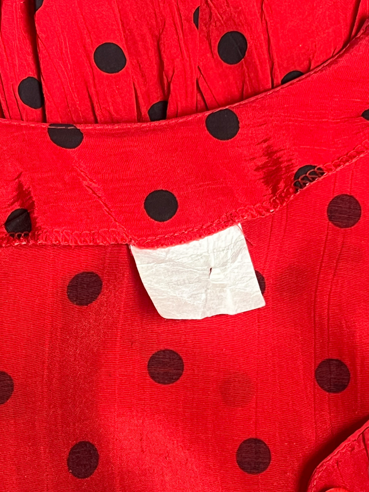 Robe véritable vintage 80s rouge à pois noirs col cœur & basque T38