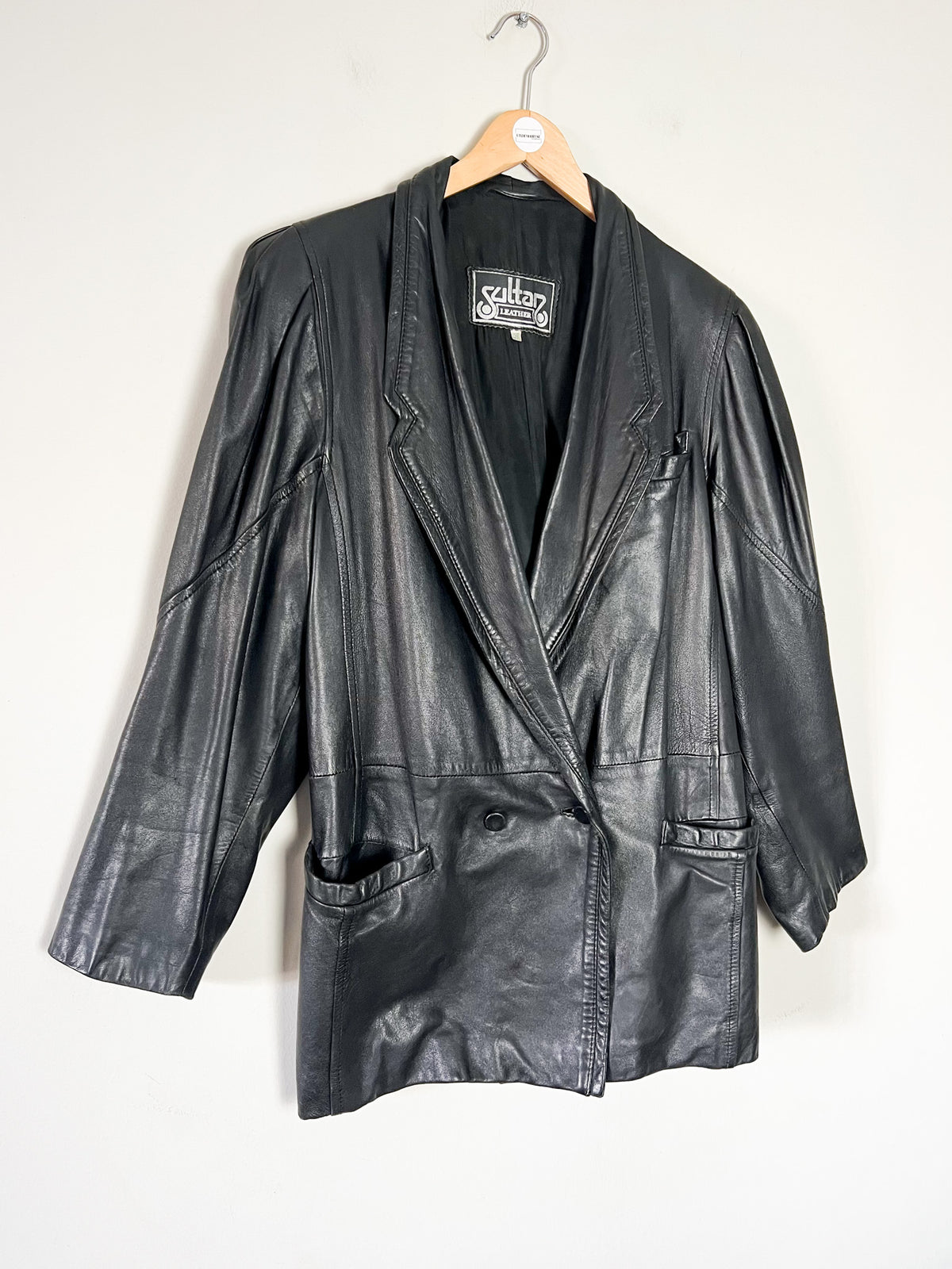 Veste blazer oversize vintage années 80 en cuir noir à épaulettes (T38)