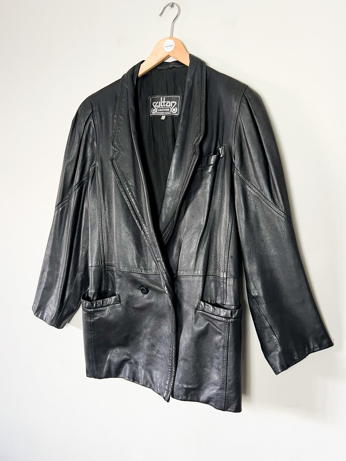 Veste blazer oversize vintage années 80 en cuir noir à épaulettes (T38)