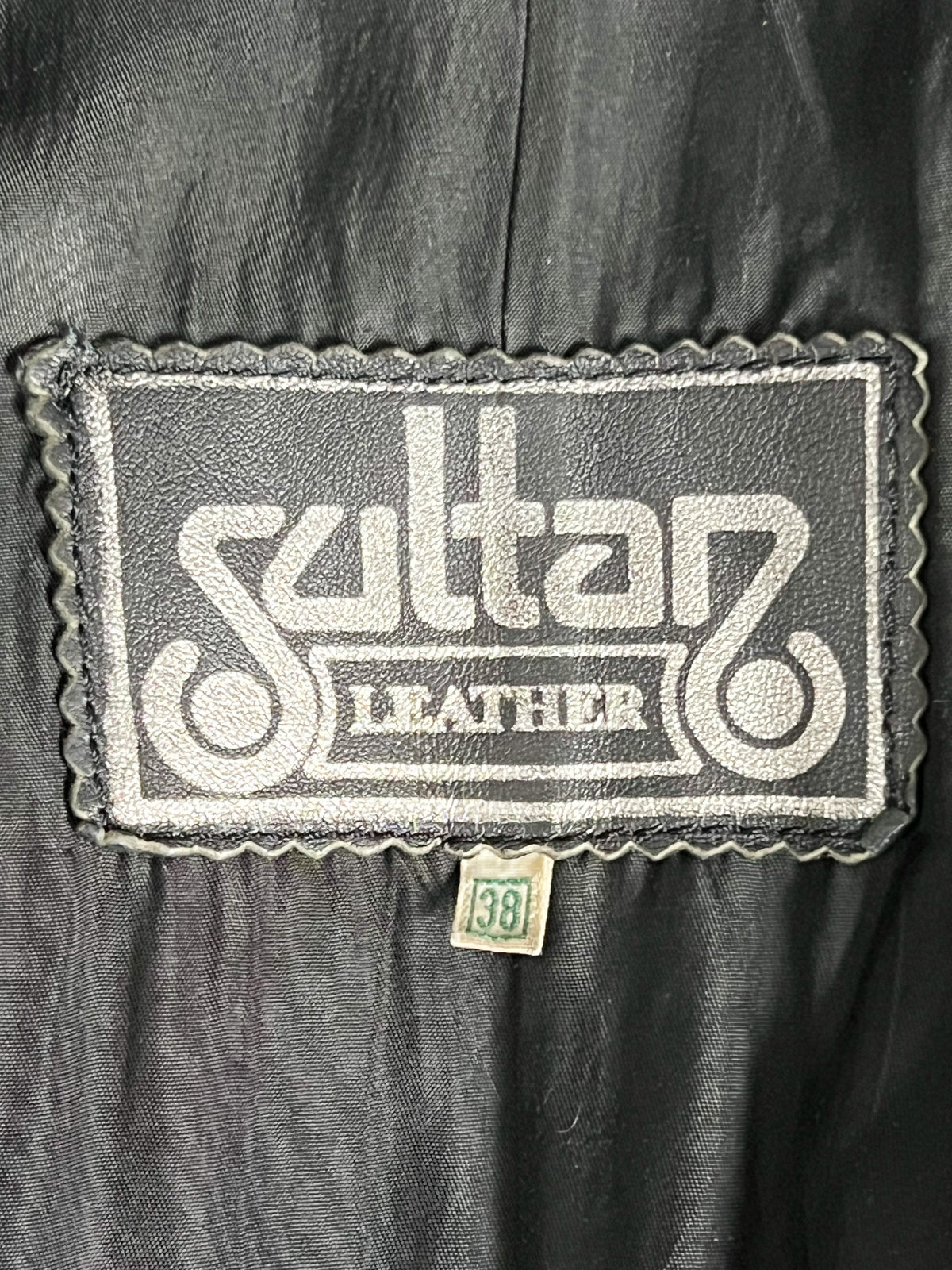 Veste blazer oversize vintage années 80 en cuir noir à épaulettes (T38)