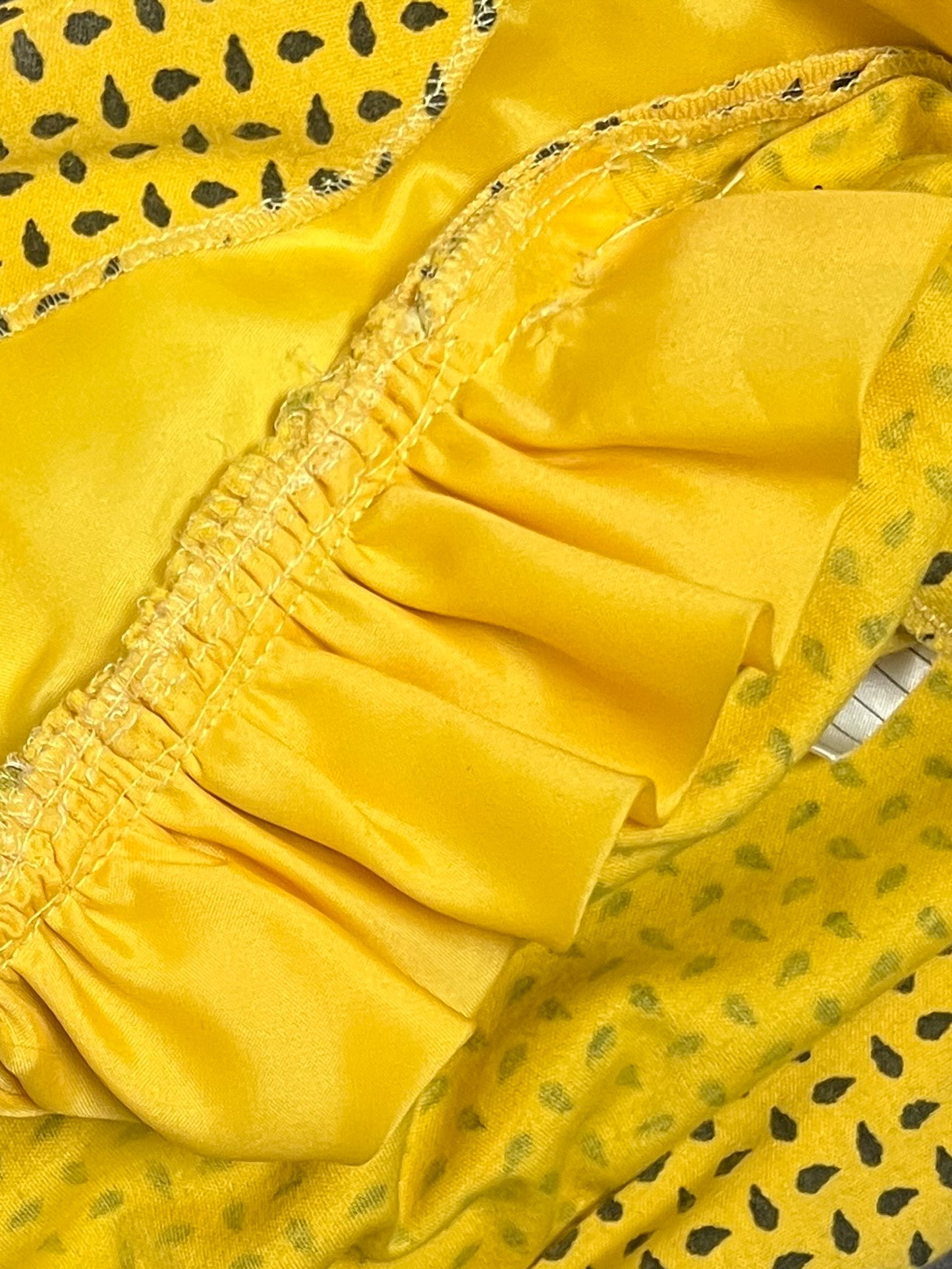 Top Cache-Cœur Vintage Années 80 – Jaune imprimés noir Manches Gigot - Laine - Charles Bouzon T. 36/38