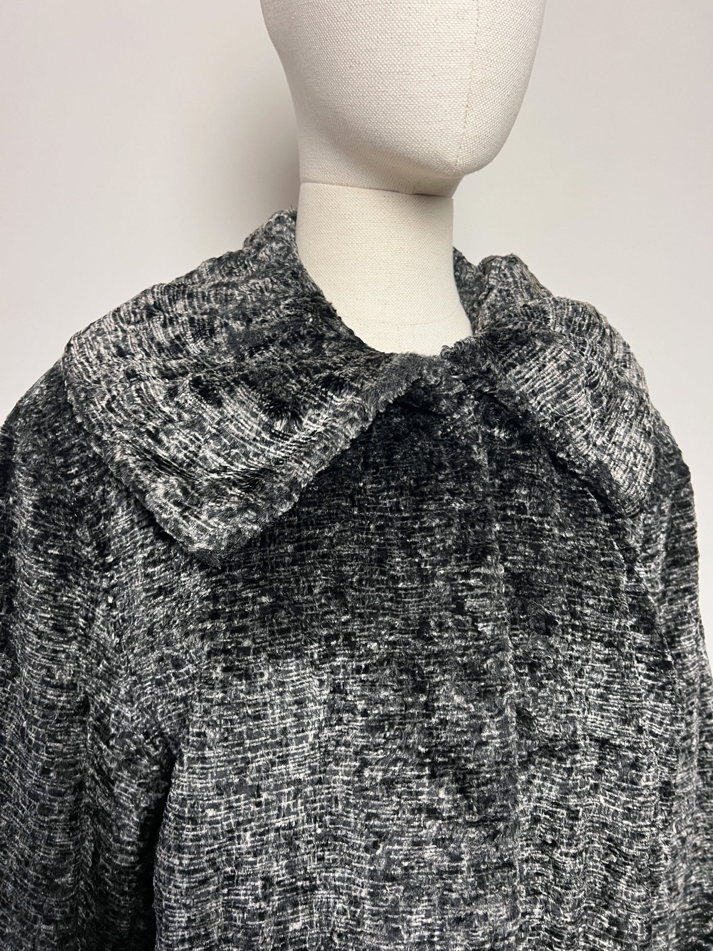 Manteau Court Fausse Fourrure Noir Gris Vintage Années 80 - Paris Mode - Made in France - T. 40/42