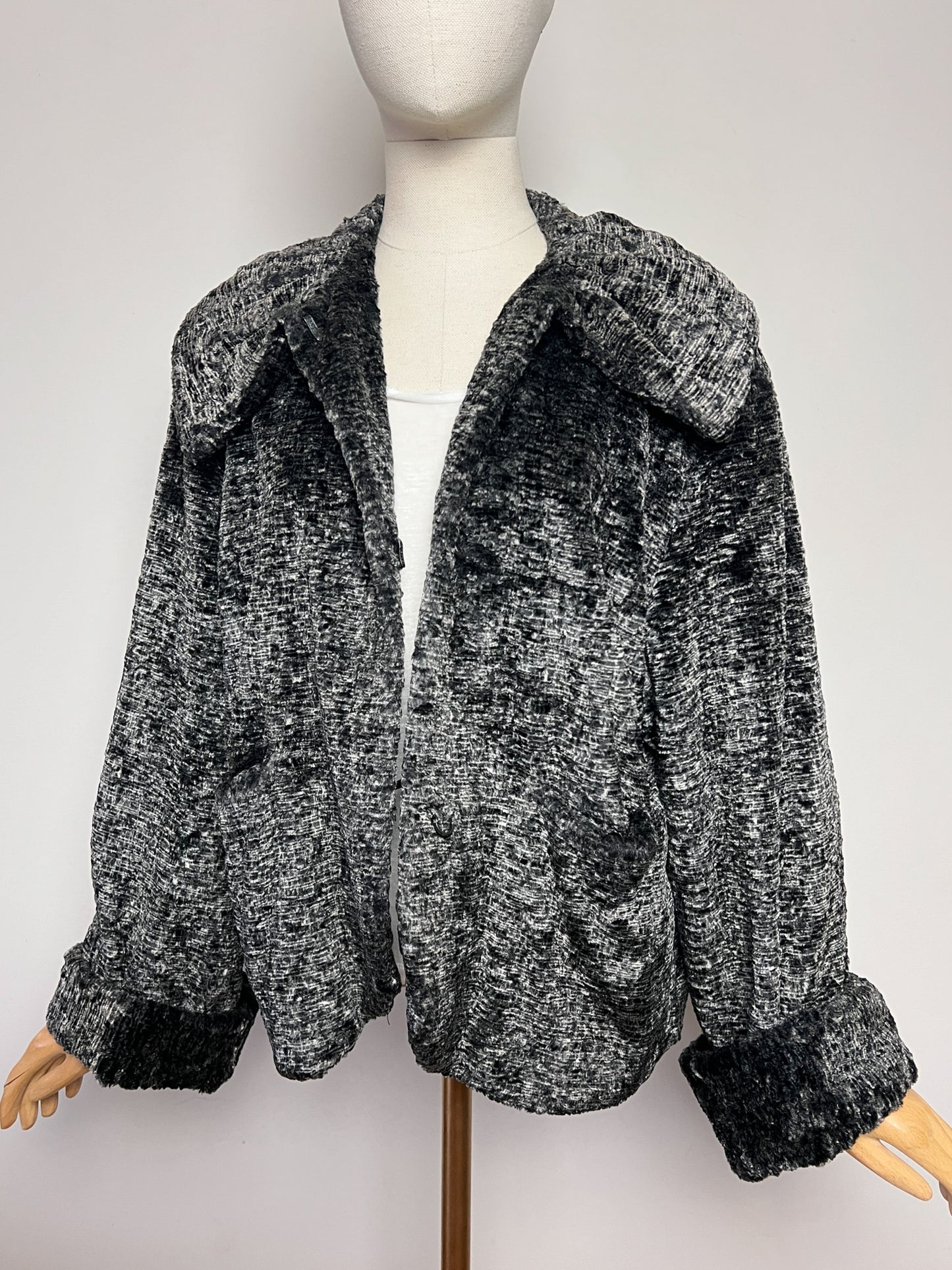 Manteau Court Fausse Fourrure Noir Gris Vintage Années 80 - Paris Mode - Made in France - T. 40/42