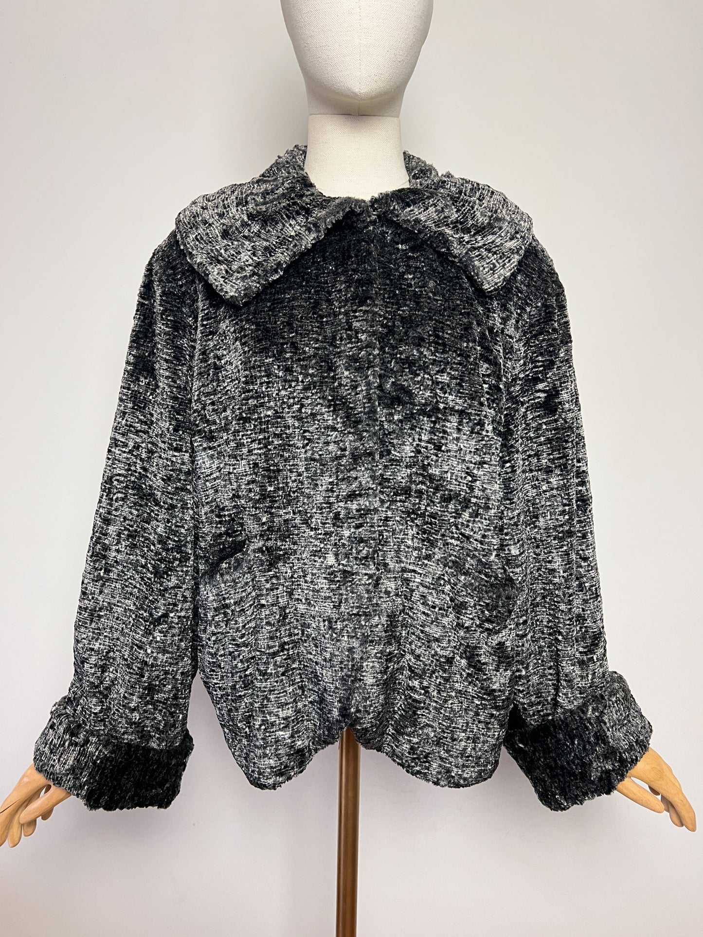 Manteau Court Fausse Fourrure Noir Gris Vintage Années 80 - Paris Mode - Made in France - T. 40/42