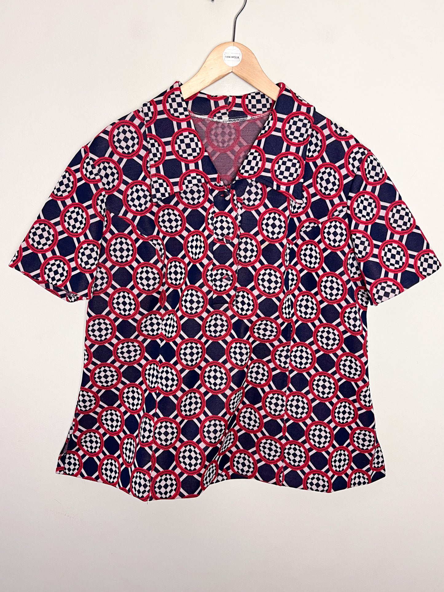 Blouse Vintage 70s - Col Pelle à Tarte - Imprimé Géométrique – Bleu Marine, blanc et rouge T. 42/44