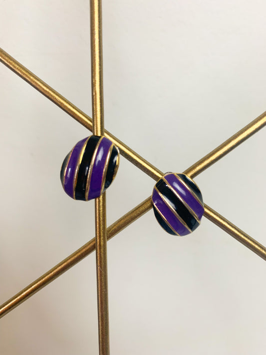 Boucles d’oreilles clips métal doré émail noir et violet vintage