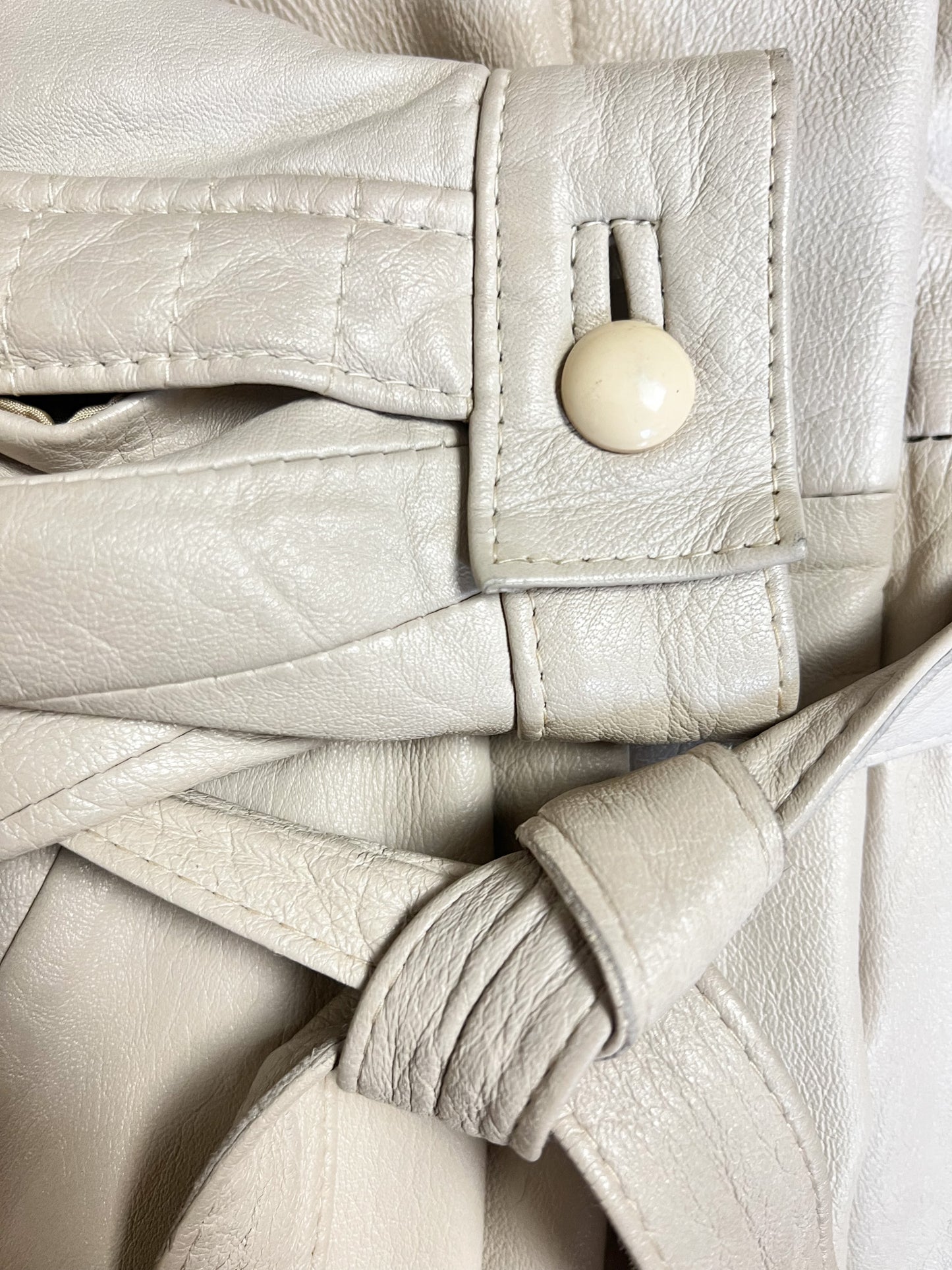 Manteau Long Vintage années 70/80 en Cuir Crème - La Peausserie Paris - Made in France - T. 36