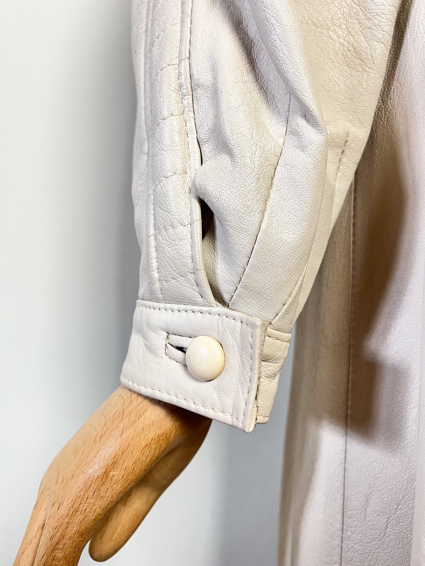 Manteau Long Vintage années 70/80 en Cuir Crème - La Peausserie Paris - Made in France - T. 36