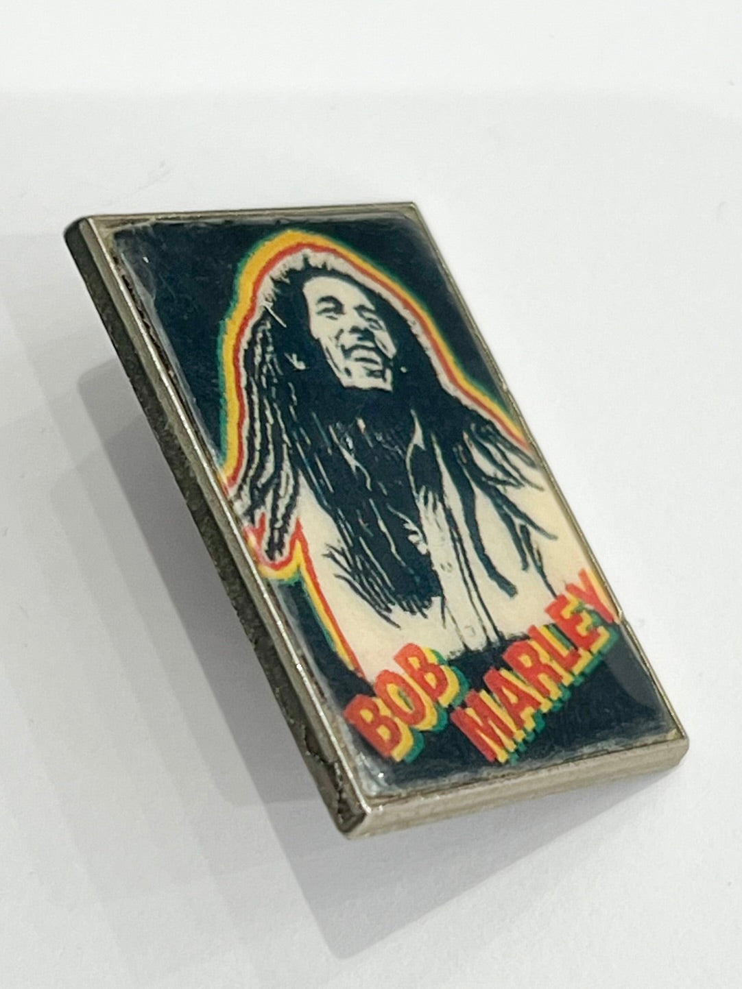 Pin's vintage Bob Marley rasta rectangulaire sous résine — Années 80/90