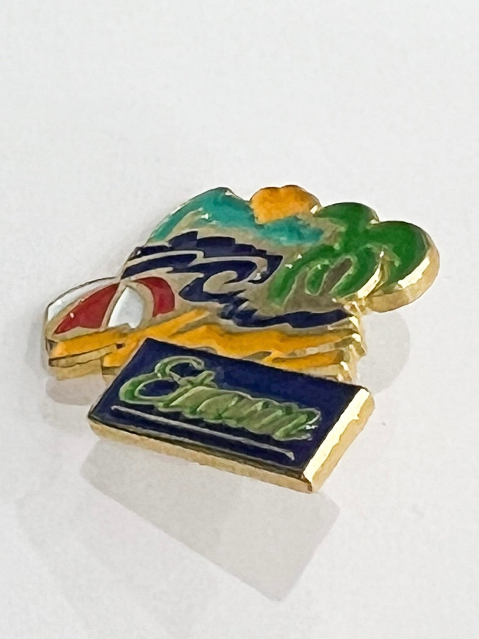 Pin's publicitaire vintage années 80 90 Etam motif plage et cocotier — Métal émaillé
