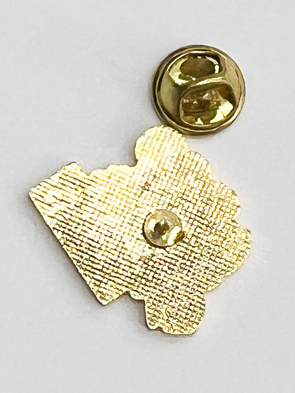 Pin's publicitaire vintage années 80 90 Etam motif plage et cocotier — Métal émaillé