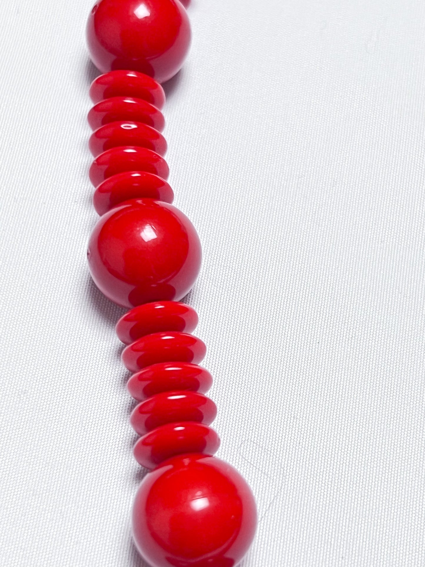 Collier Plastron Vintage Années 80 Rouge - Perles & Pendants Graphiques