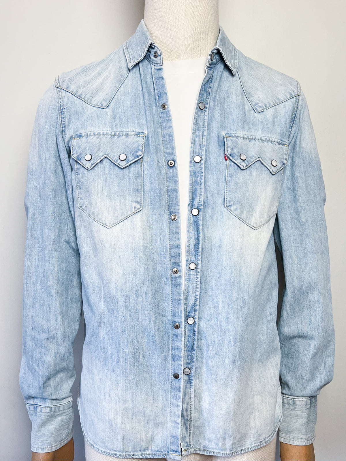 Chemise / Surchemise en jean Levi’s – Bleu clair Boutons nacrés Western – Taille S