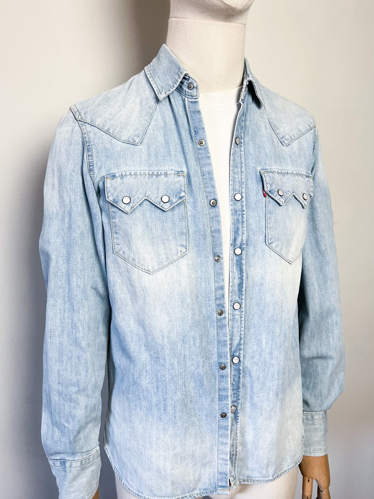 Chemise / Surchemise en jean Levi’s – Bleu clair Boutons nacrés Western – Taille S