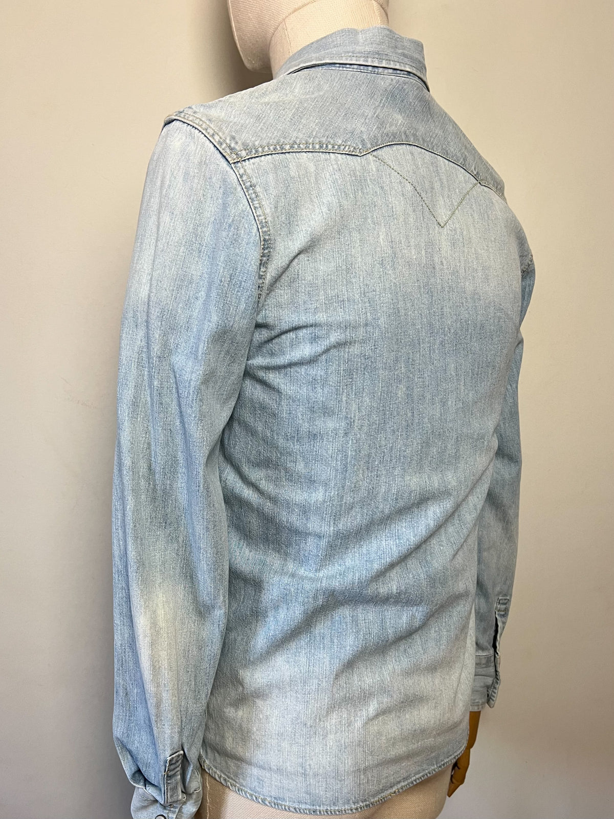 Chemise / Surchemise en jean Levi’s – Bleu clair Boutons nacrés Western – Taille S