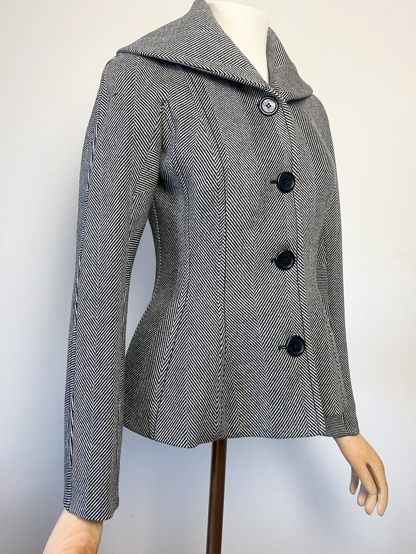 Veste CHRISTIAN DIOR BOUTIQUE (Période John Galliano) - 100% Laine Vierge & Soie - Col Kalgan Amovible - Made in France - Taille 36 FR