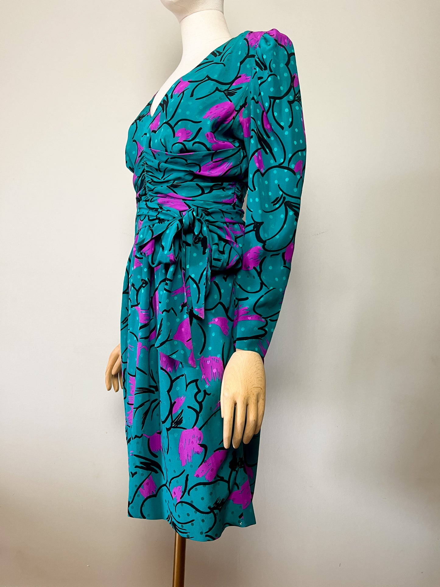 Robe GUY LAROCHE Vintage Luxe 100% Soie - Imprimé Abstrait Vif - Années 80 - Vert Émeraude, Fuchsia, Noir - Taille 38