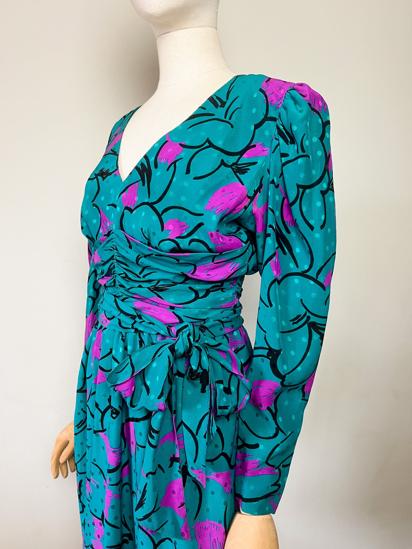Robe GUY LAROCHE Vintage Luxe 100% Soie - Imprimé Abstrait Vif - Années 80 - Vert Émeraude, Fuchsia, Noir - Taille 38