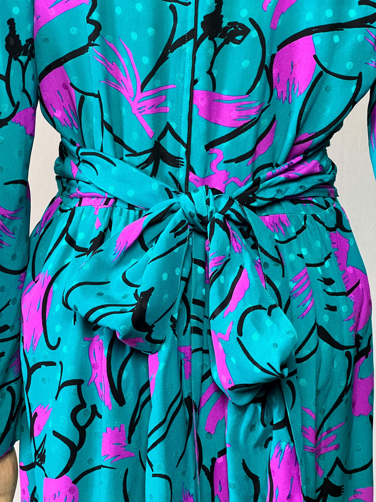 Robe GUY LAROCHE Vintage Luxe 100% Soie - Imprimé Abstrait Vif - Années 80 - Vert Émeraude, Fuchsia, Noir - Taille 38