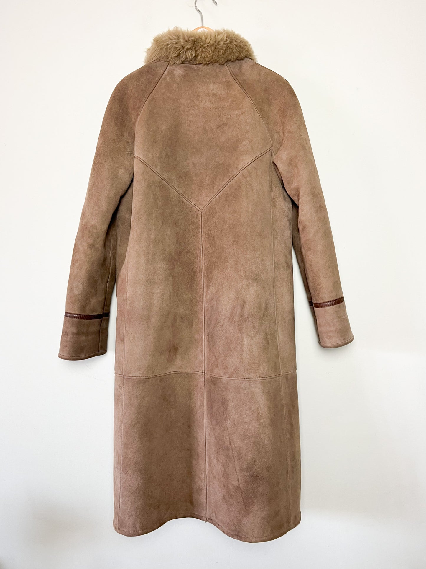 Manteau Long en Peau Lainée Véritable Vintage Années 70- Made in France– T 36