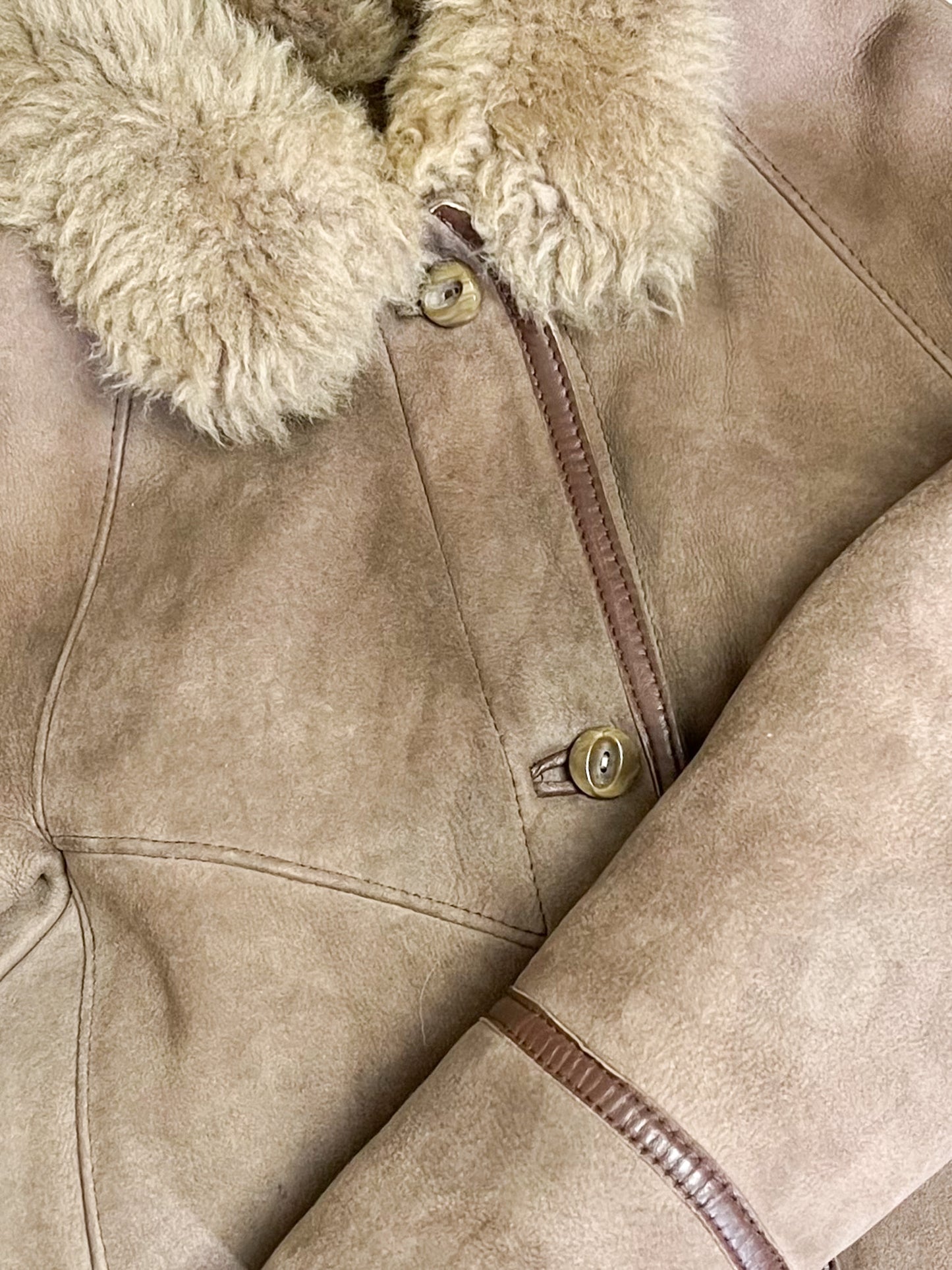 Manteau Long en Peau Lainée Véritable Vintage Années 70- Made in France– T 36