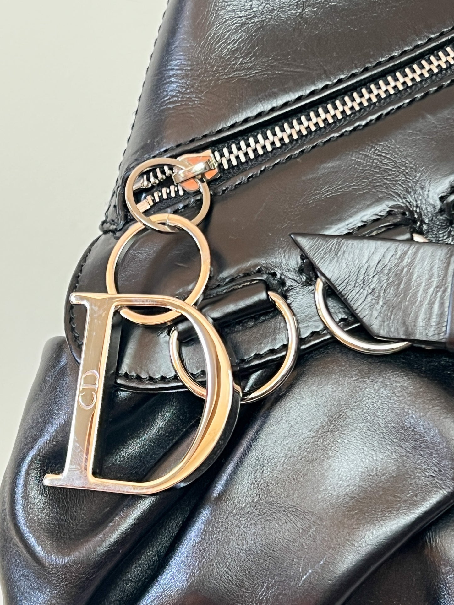 Sac à main CHRISTIAN DIOR "Ballet Corset" Période John Galliano - Cuir Noir - Zips & Sangles Multiples - Années 2000 - Pièce Archive