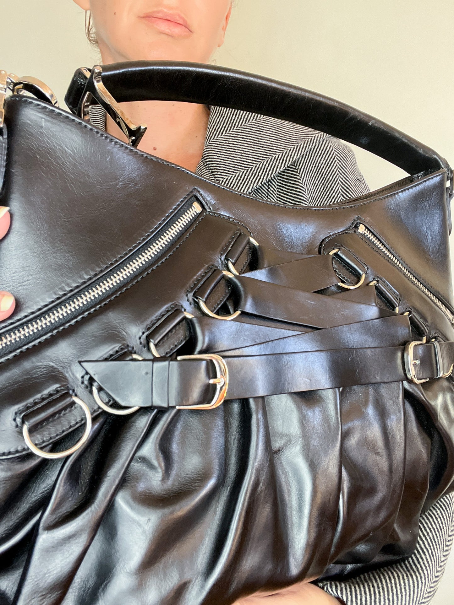 Sac à main CHRISTIAN DIOR "Ballet Corset" Période John Galliano - Cuir Noir - Zips & Sangles Multiples - Années 2000 - Pièce Archive