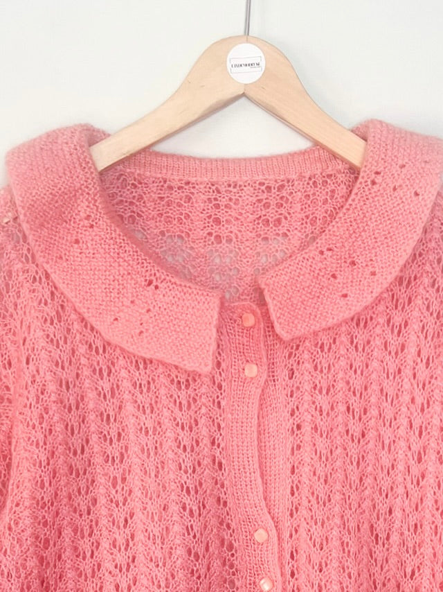 Cardigan vintage tricoté main rose maille ajourée dentelle et grand col Claudine Taille 38 au 42