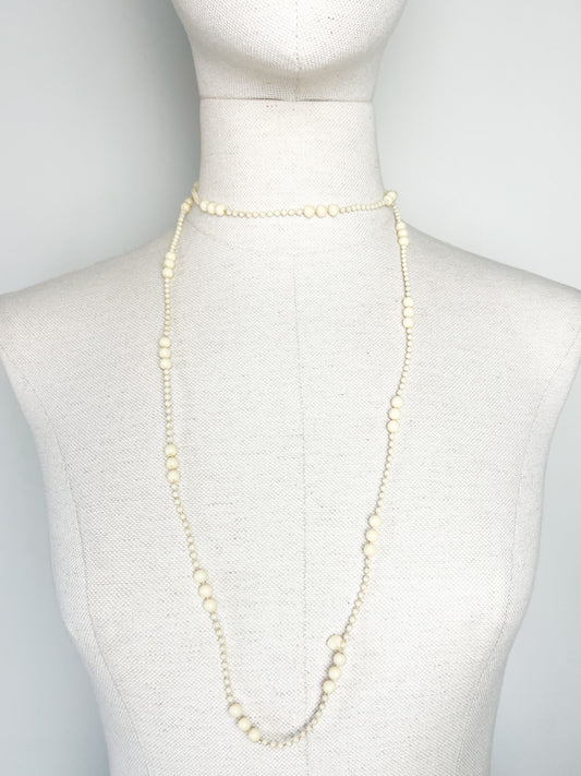 Collier Sautoir Long Vintage Années 70 - Perles Crème & Ivoire - Look Gatsby_ Exemplaire n°2