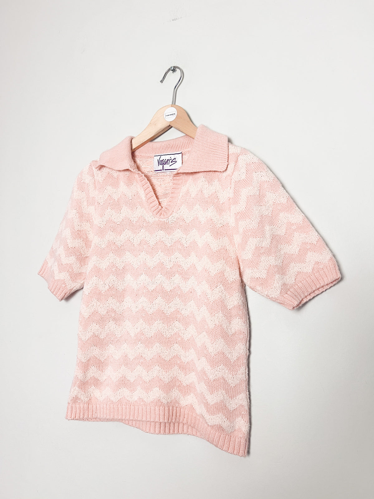 Top pull vintage 70s 80s col polo maille zigzags rose poudré & crème Vogari's — Taille 34/36