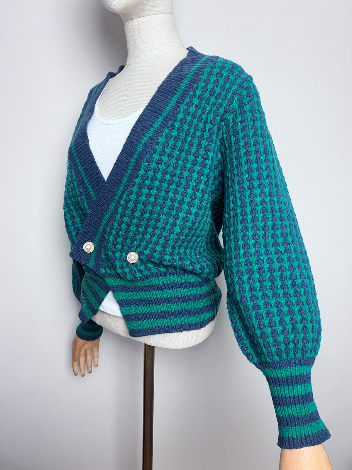 Cardigan croisé vintage 80s bleu marine et vert sapin — Boutons bijoux nacre & manches ballon — Taille 38/40