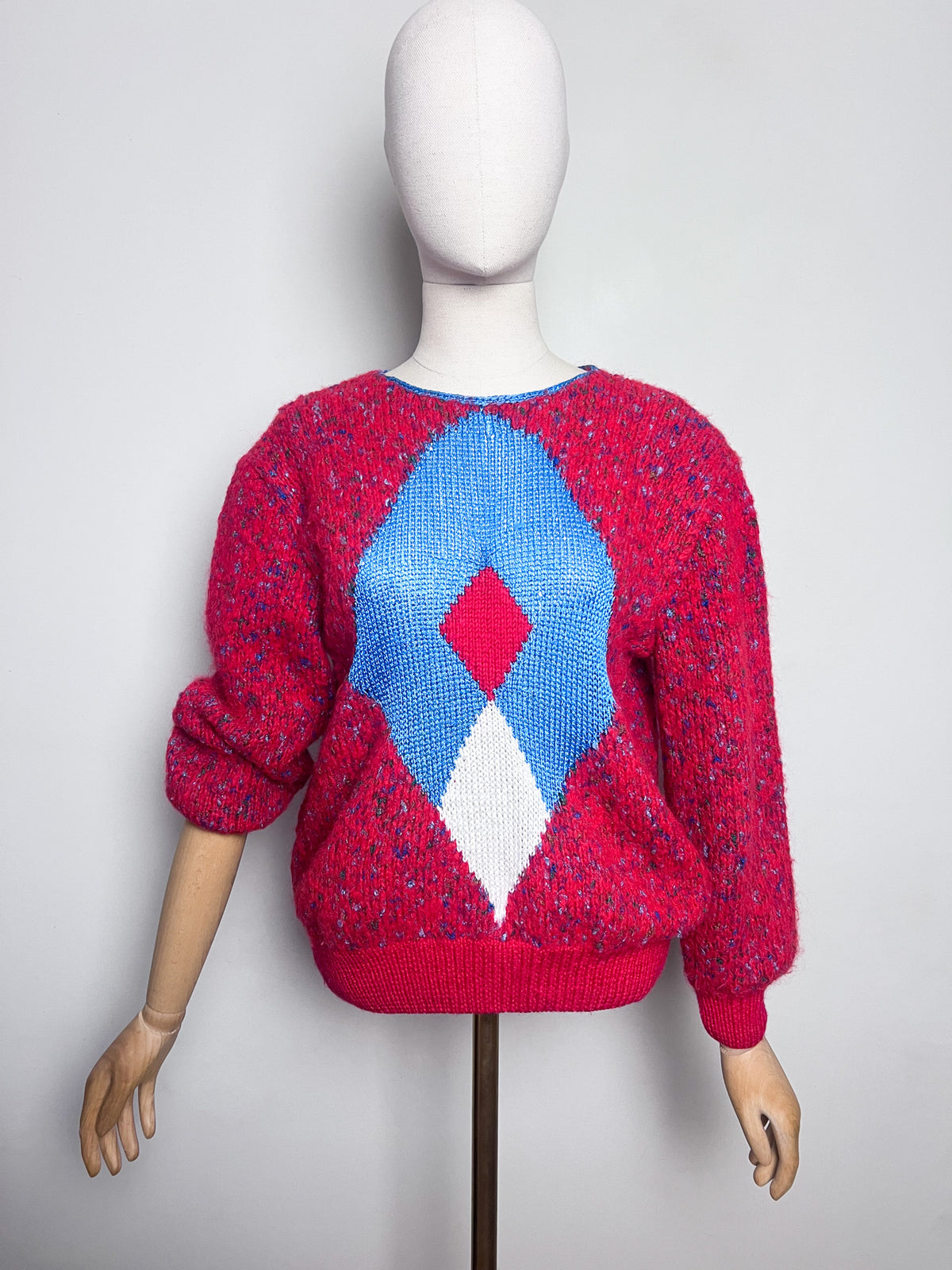 Pull vintage 80s rouge moucheté & motif géométrique losange tricoté main — Taille 38/40