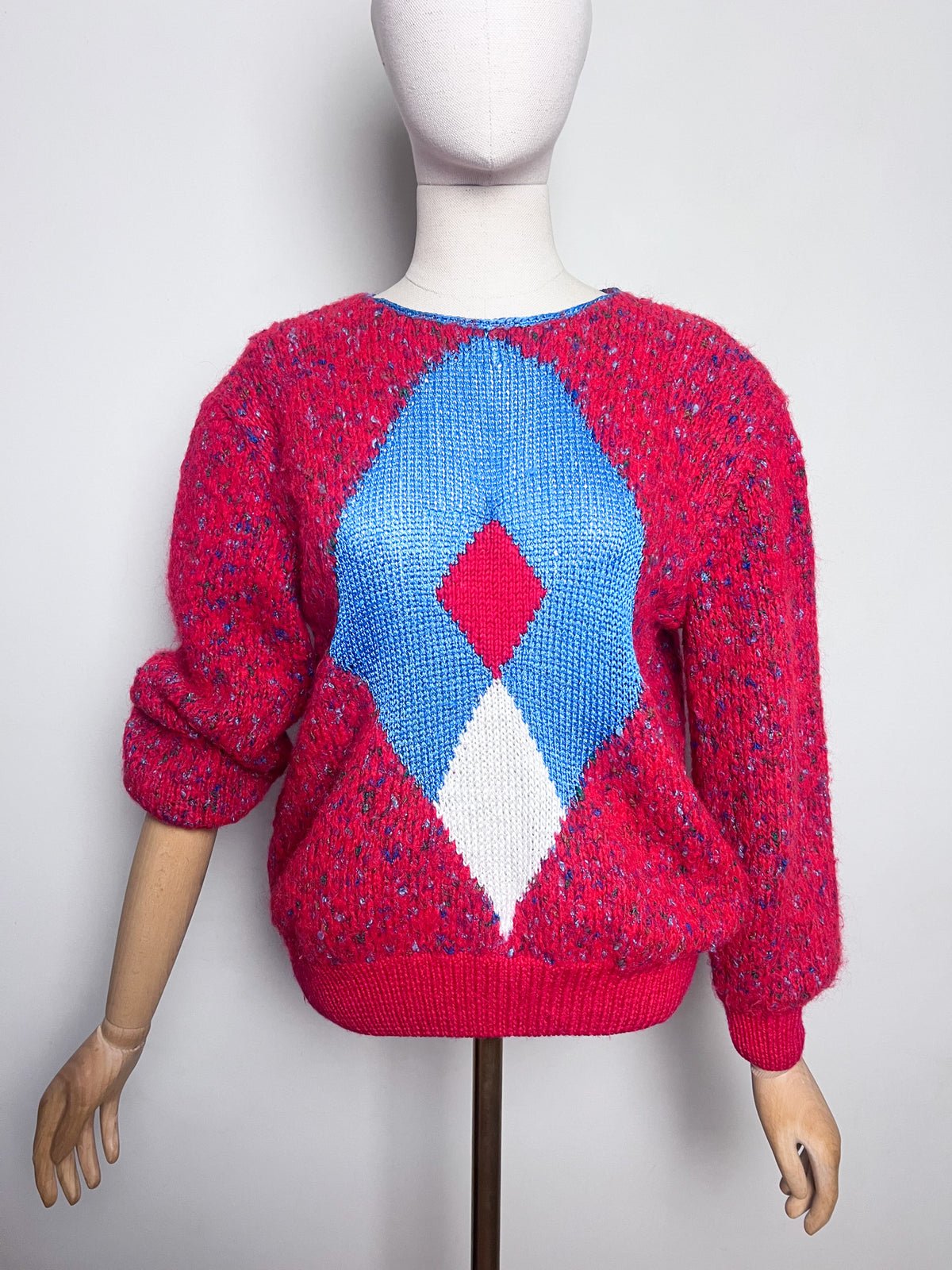 Pull vintage 80s rouge moucheté & motif géométrique losange tricoté main — Taille 38/40