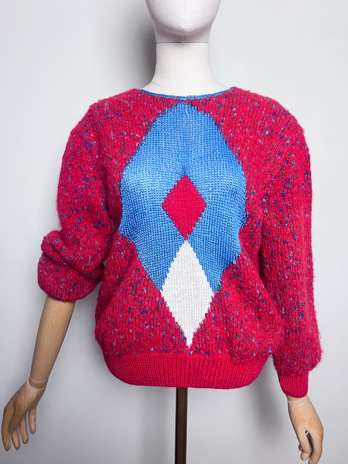 Pull vintage 80s rouge moucheté & motif géométrique losange tricoté main — Taille 38/40
