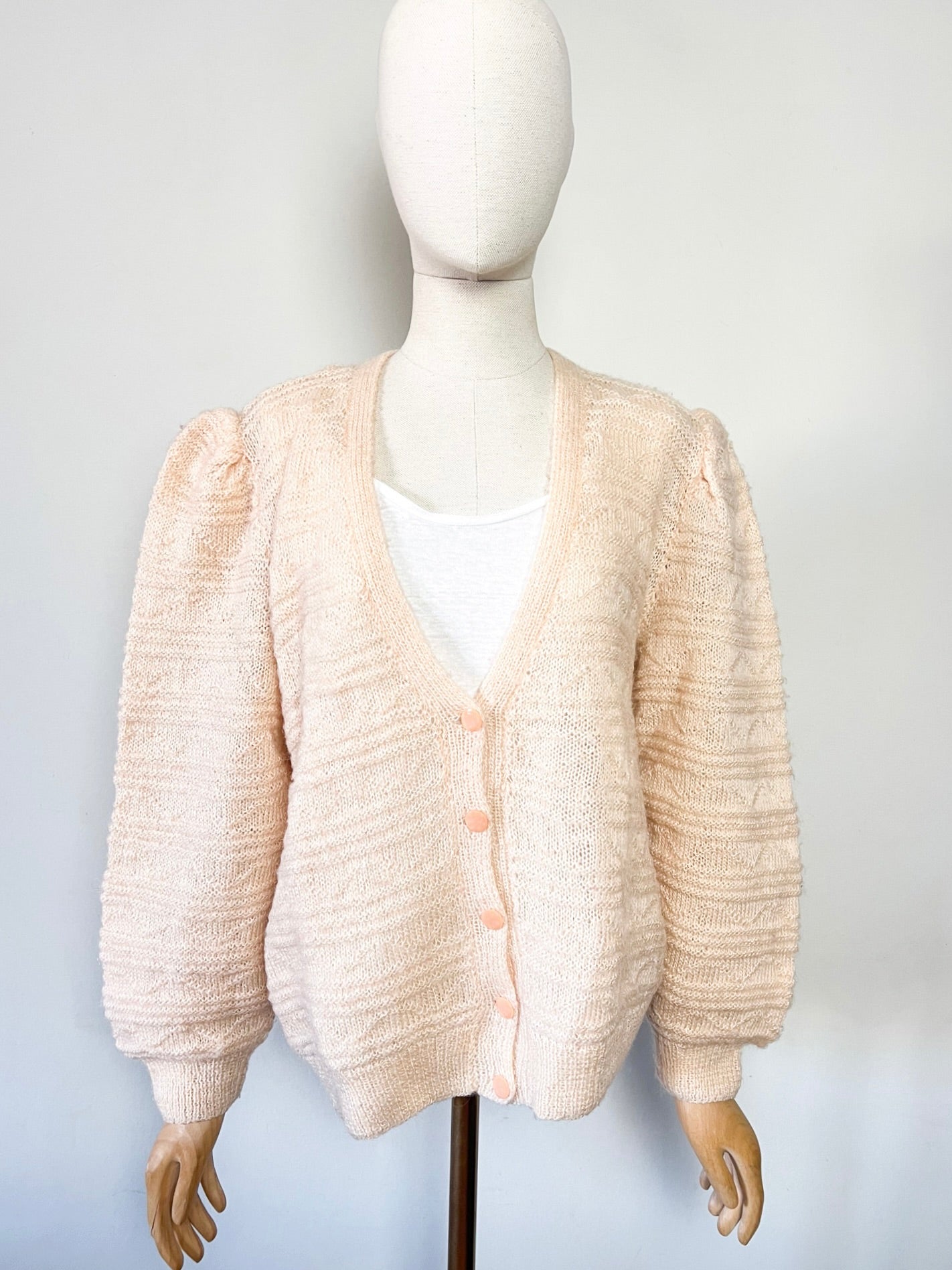 Cardigan Vintage Années 80 Tricoté Main - Beige Rosé - Détails de Maille - T40/42