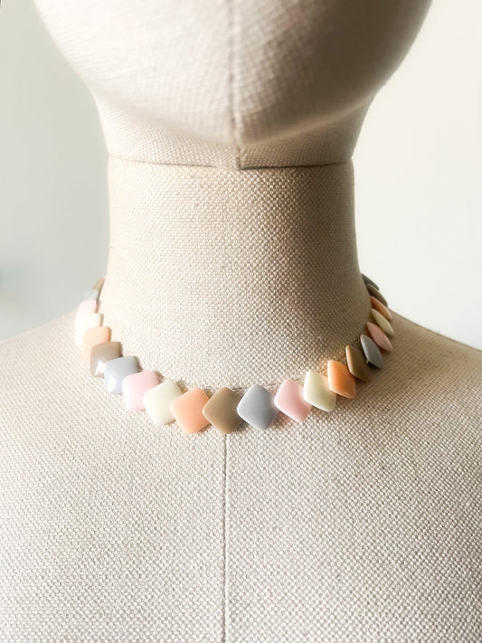 Collier Ras-de-Cou Vintage Années 80 - Perles Géométriques Pastel