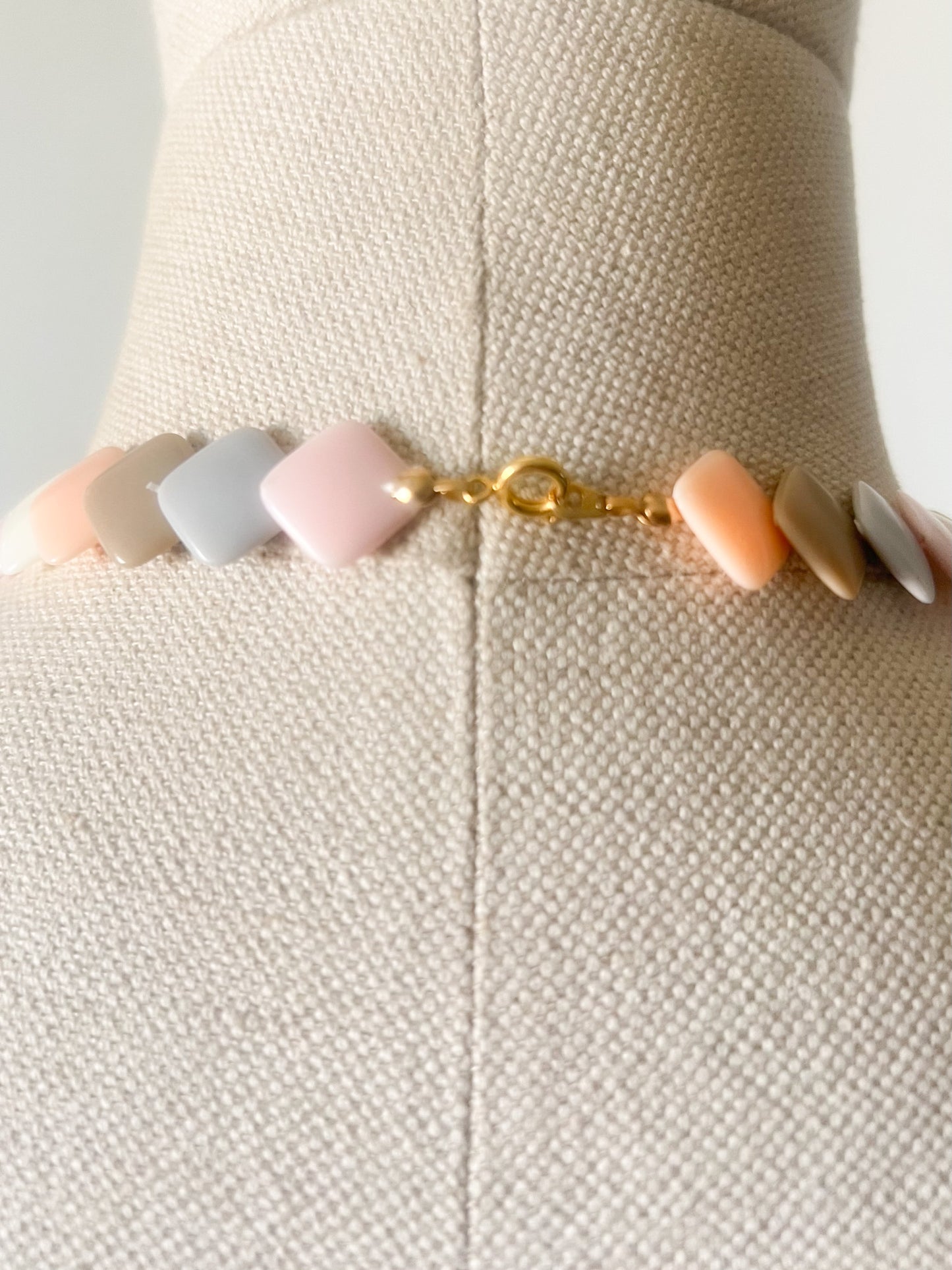 Collier Ras-de-Cou Vintage Années 80 - Perles Géométriques Pastel