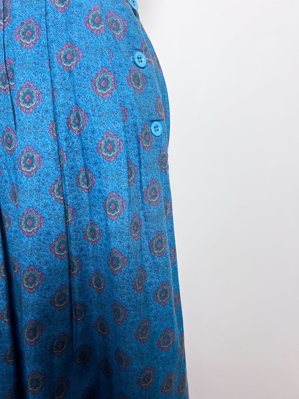 Jupe midi vintage 80s Laura Ashley rosaces baroques bleu en Coton et Laine Taille 34