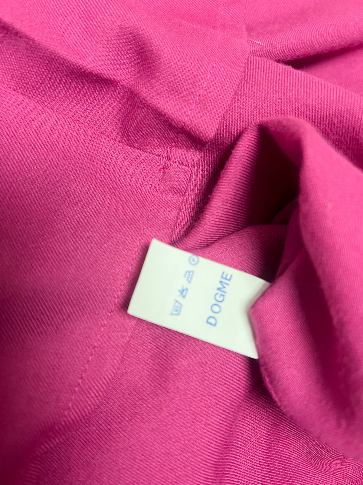 Blouse vintage 70s/80s Yves Dancourt Paris fuchsia — Col double collerette & boutons épaule — Modèle Dogme — Made in France — Taille 36