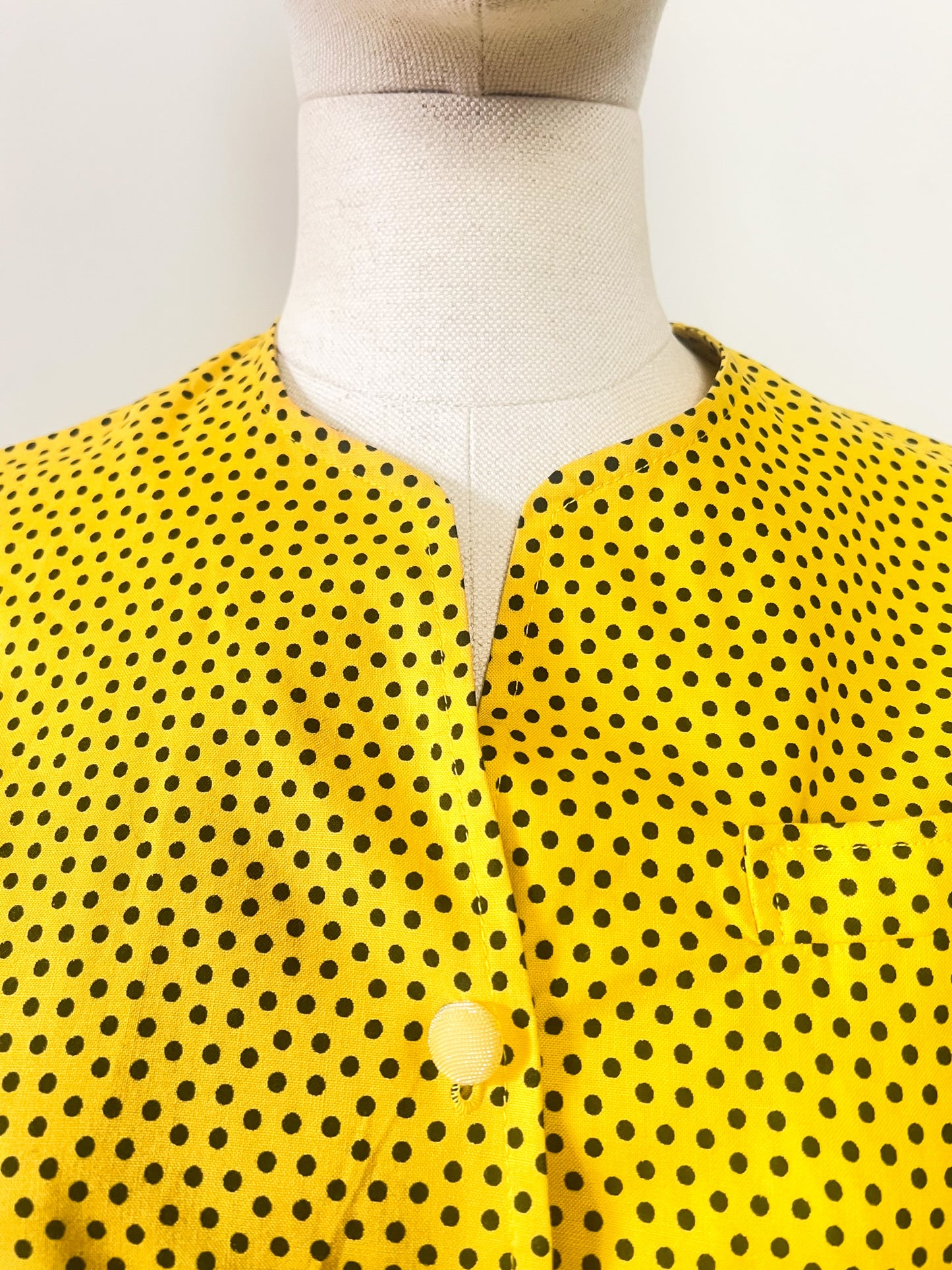 Blouse Vintage Années 80 Jaune "Sunny" à Pois Noirs - Coupe Cintrée boutonnée - T36/38