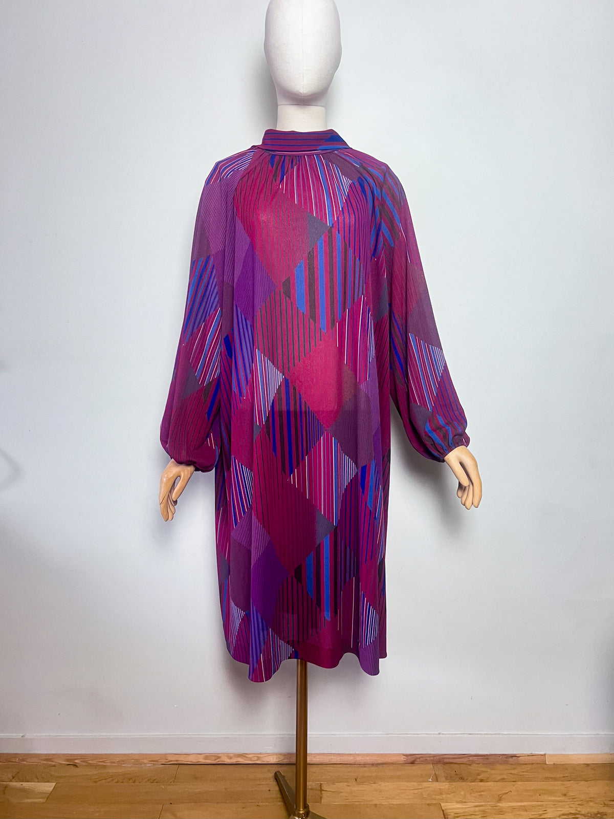 Robe transparente voile vintage 70s imprimé géométrique — Col à pans nouables Taille Unique (38 au 44)