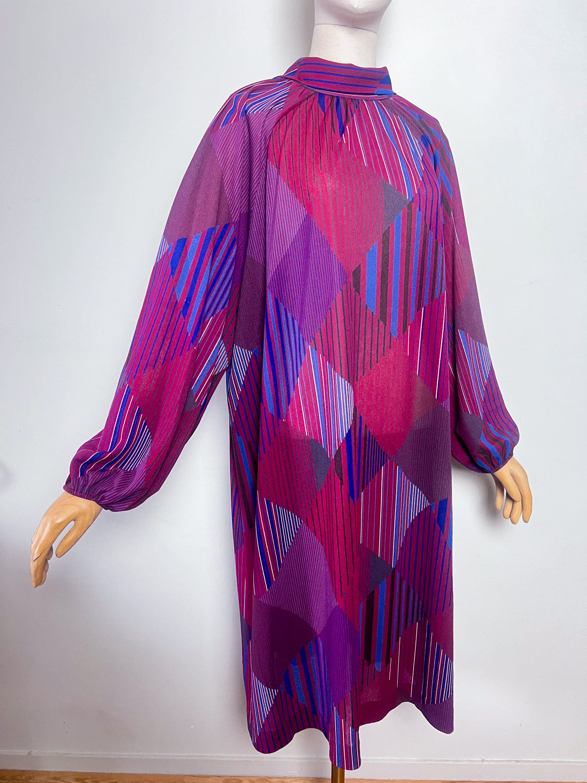 Robe transparente voile vintage 70s imprimé géométrique — Col à pans nouables Taille Unique (38 au 44)