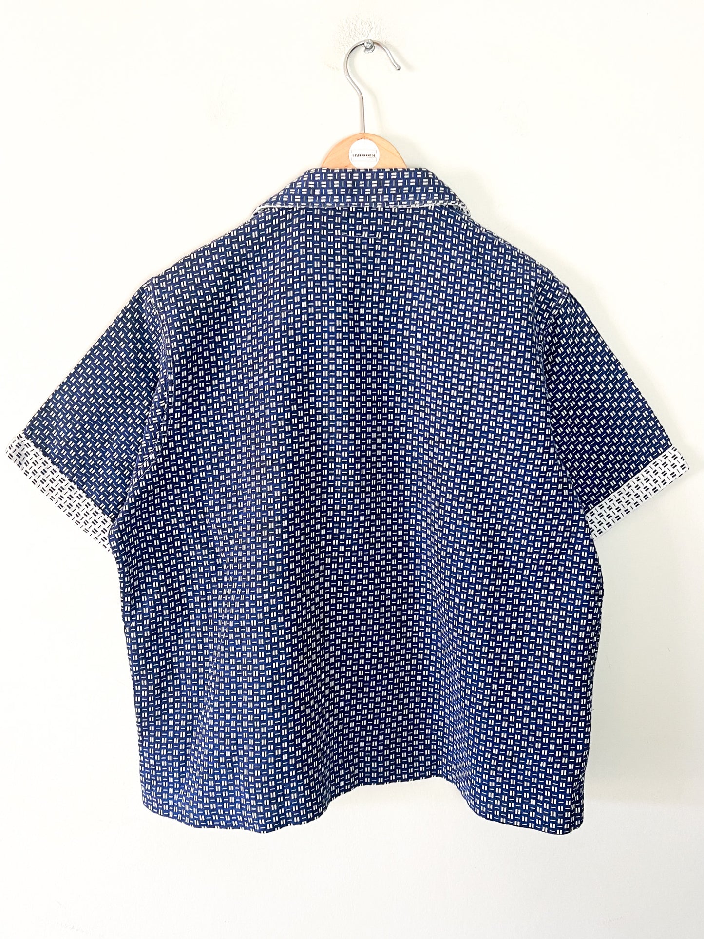 Chemise manches courtes Vintage Années 80 – Coupe Boxy - 100% Coton Épais Motifs graphique Bleu & Crème - Unisexe -T. M