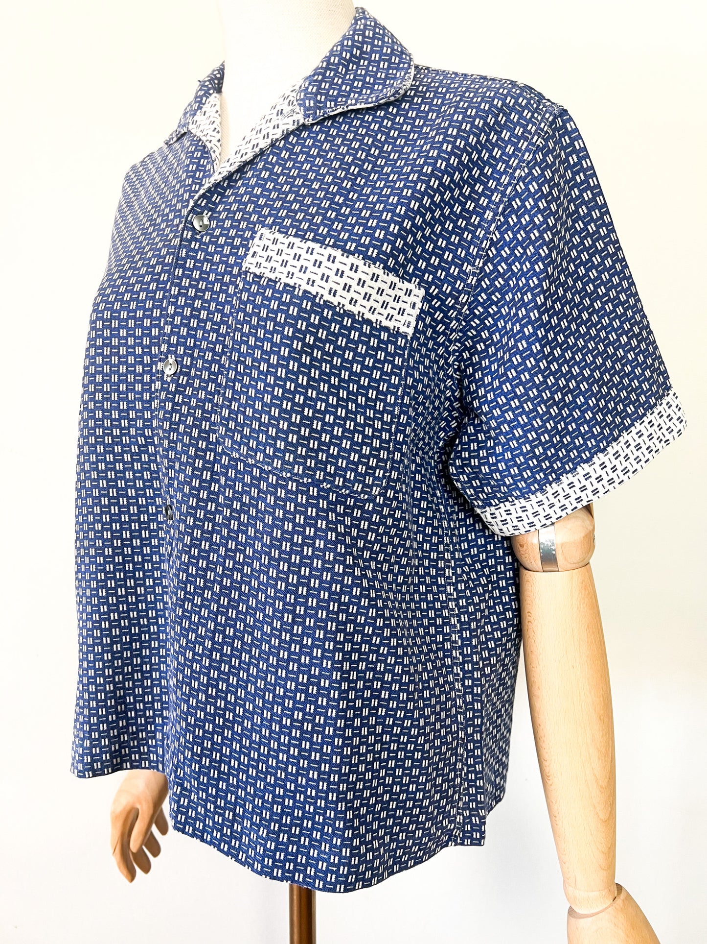 Chemise manches courtes Vintage Années 80 – Coupe Boxy - 100% Coton Épais Motifs graphique Bleu & Crème - Unisexe -T. M