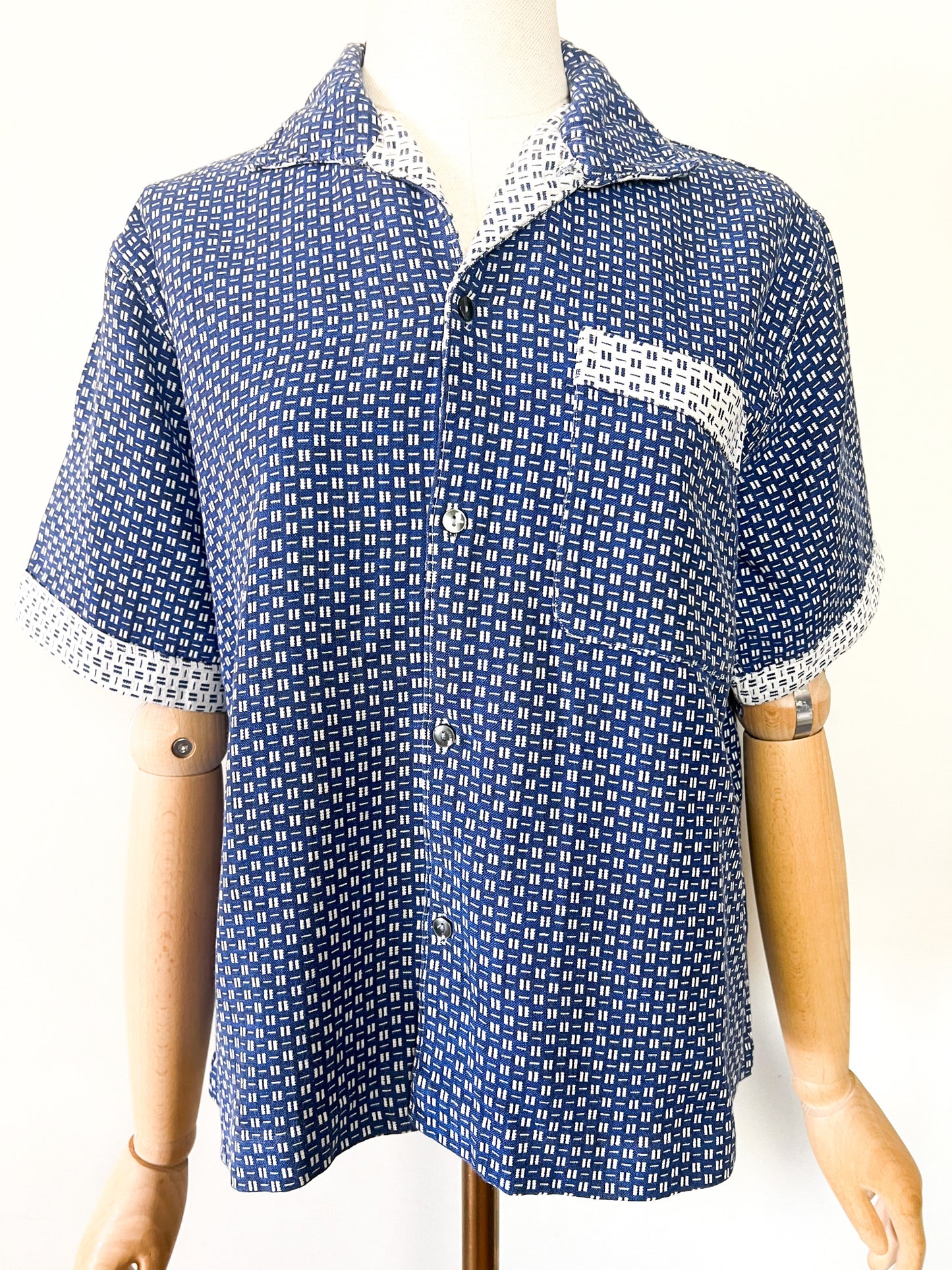 Chemise manches courtes Vintage Années 80 – Coupe Boxy - 100% Coton Épais Motifs graphique Bleu & Crème - Unisexe -T. M